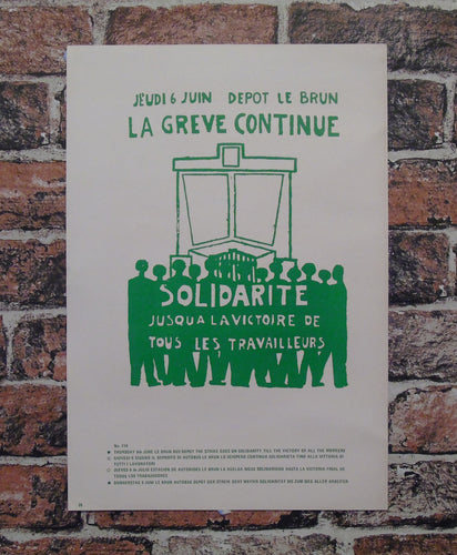 Atelier Populaire Poster Print: la greve continue